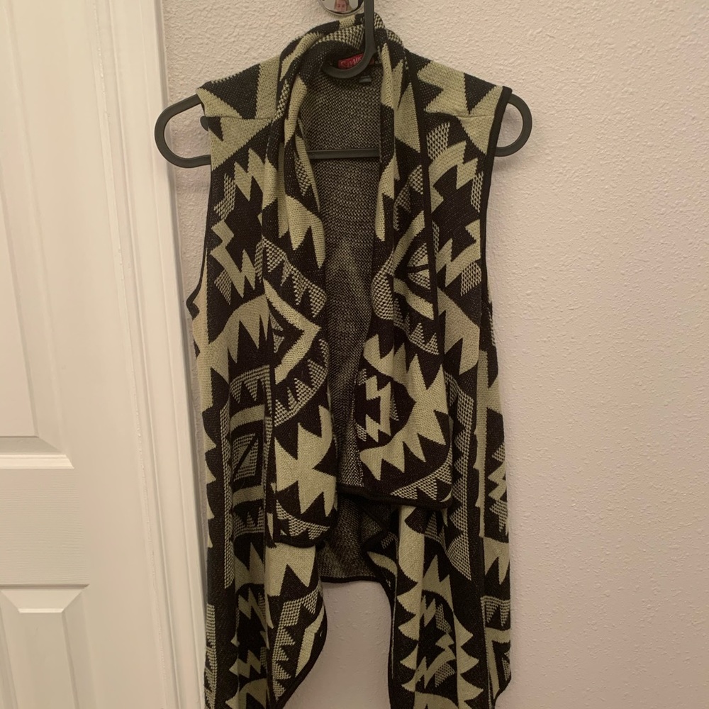 Flowy Beige and Black Sleeveless Vest